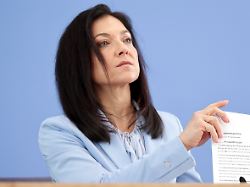 Katherina Reiche Bundesministerin Fuer Wirtschaft Und Energie CDU PK Zu Vorstellung Der Fruehjahrsprojektion 2026 Der Bundesregierung Berlin 22 04