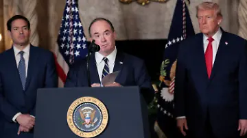 2026-04-22T215859Z_342135541_RC2YLIAGQYZ2_RTRMADP_3_USA-TRUMP-NAVY