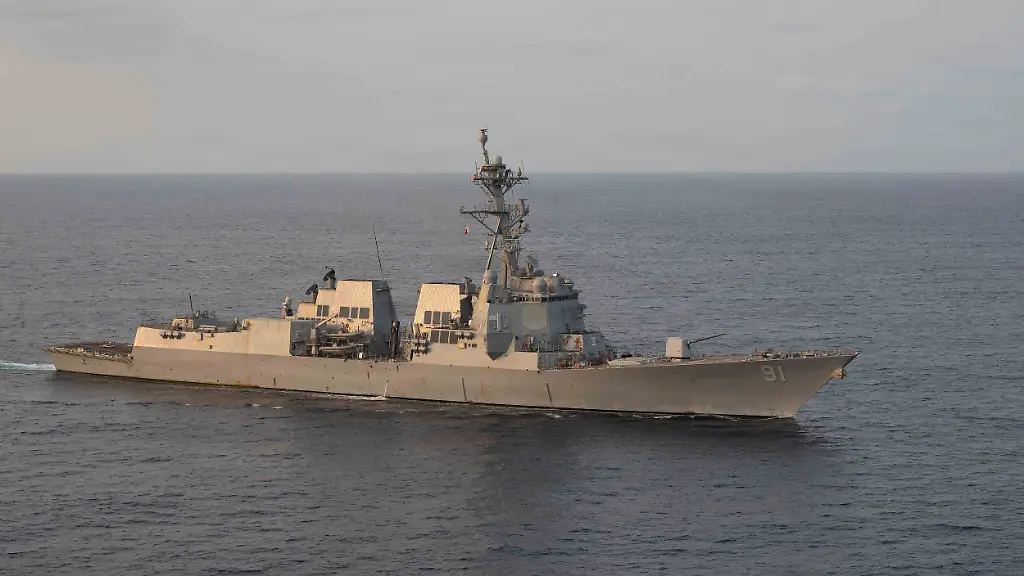 April-22-2026-Arabian-Sea-International-Waters-The-U-S-Navy-Arleigh-Burke-class-guided-missile-destroyer-USS-Pinckney-patrols-during-a-maritime-blockade-against-ships-entering-or-exiting-Iranian-ports-and-coastal-areas-April-17-2026-on-the-Arabian-Sea