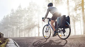 epi_1013224300_ADOBE FOTO STOCK_428084605_Cyclist on a bicycle