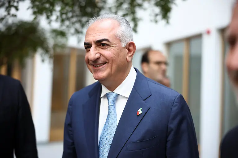 Reza-Pahlavi-the-exiled-son-of-Iran-s-last-shah-and-an-Iranian-opposition-figure-smiles-as-he-walks-on-the-day-of-a-press-conference-at-the-House-of-the-Bundespressekonferenz-in-Berlin-Germany-April-23-2026