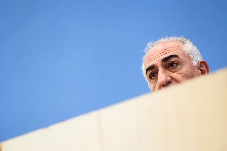 Reza-Pahlavi-the-exiled-son-of-Iran-s-last-shah-and-an-Iranian-opposition-figure-attends-a-press-conference-at-the-House-of-the-Bundespressekonferenz-in-Berlin-Germany-April-23-2026
