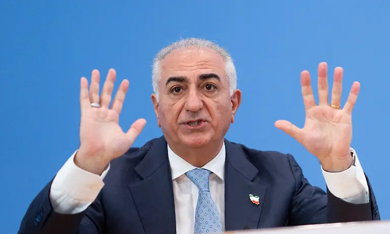 Reza-Pahlavi-l-der-Sohn-des-frueheren-iranischen-Schahs-nimmt-an-einer-Pressekonferenz-zur-aktuellen-Lage-im-Iran-im-Haus-der-Bundespressekonferenz-teil
