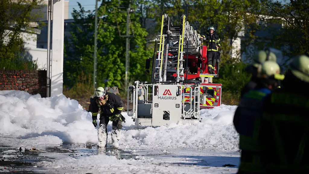Die-Feuerwehr-war-ueber-Stunden-im-Einsatz