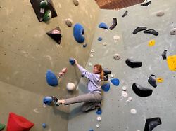 Bayern: Sport statt Gottesdienst - Kirche wird zur Kletterhalle