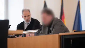 574612106