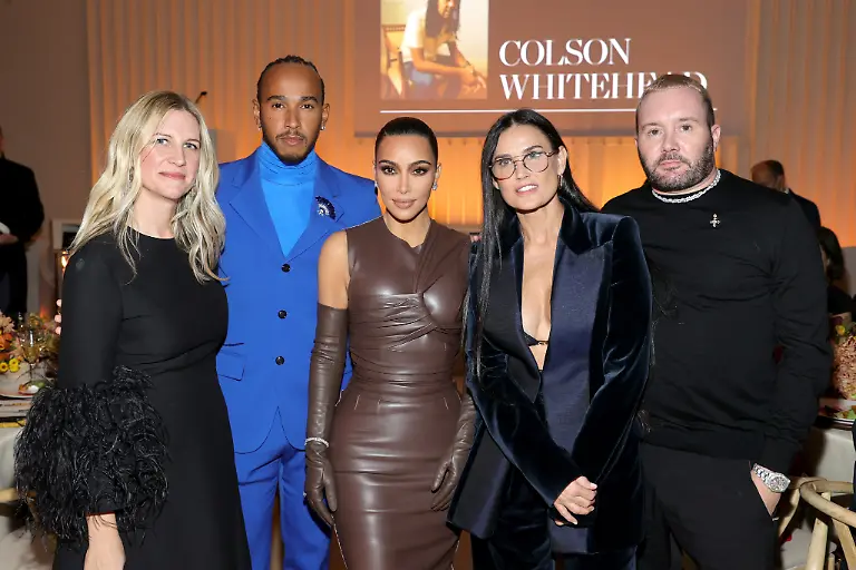 NEW-YORK-NEW-YORK-NOVEMBER-01-L-R-Kristina-O-Neill-Lewis-Hamilton-Kim-Kardashian-West-Demi-Moore-and-Kim-Jones-attend-the-WSJ-Magazine-2021-Innovator-Awards-sponsored-by-Samsung-Harry-Winston-and-Re-my-Martin-at-MOMA-on-November-01-2021-in-New-York-City-Photo-by-Jamie-McCarthy-Getty-Images-for-WSJ