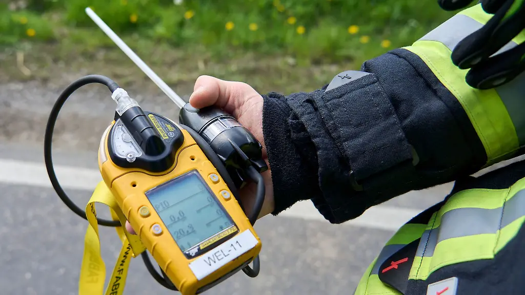 Eine-Schwefelwasserstoff-Vergiftung-hat-sich-nach-dem-Arbeitsunfall-in-Runkel-als-hauptsaechliche-Todesursache-herausgestellt-Auch-am-Tag-nach-dem-Unglueck-hatte-die-Feuerwehr-Messungen-vorgenommen