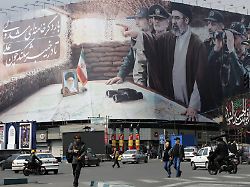 "Zumindest für den Augenblick": Verletzter Chamenei soll Führung an Generäle übertragen haben