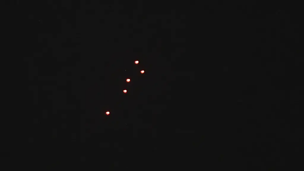 250614-TEHERAN-June-14-2025-Xinhua-Missiles-illuminate-the-night-sky-in-Teheran-capital-of-Iran-June-14-2025