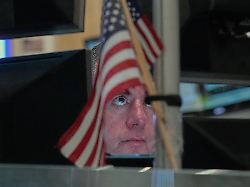 Wall Street schaltet Gang zurück: Drohnen-Zölle und Reddit-Rally trotzen schwachem US-Einzelhandel
