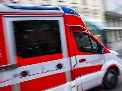 Hamburg & Schleswig-Holstein: Motorradfahrerin nach Auffahrunfall auf A24 schwer verletzt