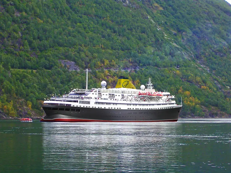 Zum-dpa-Magazin-Bericht-vom-10-Maerz-2014-Es-ist-ein-Schiff-mit-Geschichte-Als-Stockholm-rammte-sie-einst-die-Andrea-Doria-spaeter-fuhr-sie-als-Voelkerfreundschaft-fuer-die-DDR-Die-Veroeffentlichung-ist-fuer-dpa-Magazin-Bezieher-honorarfrei-Das-Bild-darf-nur-in-Zusammenhang-mit-dem-genannten-Text-und-nur-bei-Nennung-der-Bildquelle-verwendet-werden