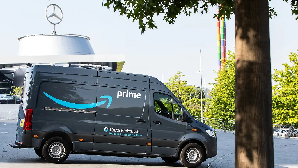 Amazon-Mercedes-benz-E-Van-1