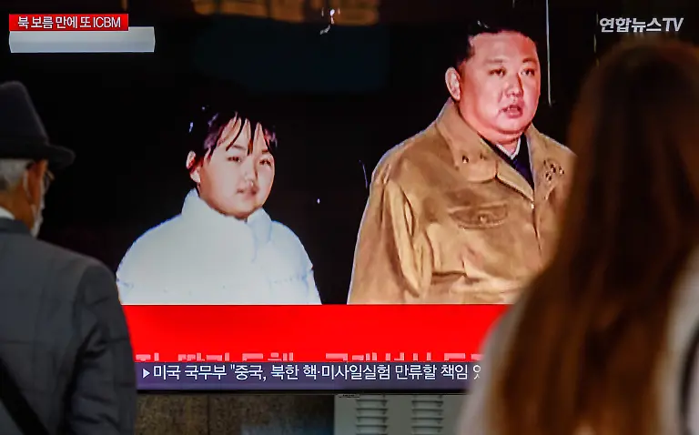 November-19-2022-Seoul-South-Korea-A-TV-screen-shows-North-Korea-s-KCNA-released-pictures-of-North-Korean-leader-Kim-Jong-Un-and-his-daughter-during-a-news-program-at-the-Yongsan-Railway-Station-in-Seoul-South-Korea-North-Korean-leader-Kim-Jong-un-declared-a-resolute-nuclear-response-to-threats-by-the-United-States-during-an-on-site-inspection-of-the-country-s-test-firing-of-a-Hwasong-17-intercontinental-ballistic-missile-ICBM-earlier-this-week-Pyongyang-s-state-media-said-19-November-The-missile-launched-from-Pyongyang-International-Airport-flew-999-2-kilometers-for-4-135-seconds-at-an-apogee-of-6-040-9km-and-landed-in-the-international-waters-of-the-East-Sea-according-to-the-Korean-Central-News-Agency-KCNA-The-KCNA-released-several-photos-that-showed-his-daughter-in-a-white-winter-jacket-and-black-pants-standing-and-walking-together-with-Kim-in-front-of-the-missile-that-sat-on-a-launch-truck-The-daughter-was-also-seen-along-with-her-mother-Ri-Sol-Ju-watching-her-father-as-he-instructed-military-officials-It-marked-her-first-official-appearance-in-state-media
