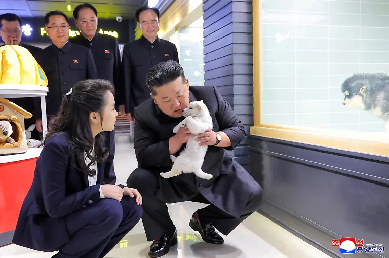 North-Korean-leader-Kim-Jong-Un-visits-the-Hwasong-Pet-Shop-as-he-inspects-service-facilities-in-the-Fourth-Stage-District-of-the-Hwasong-area-accompanied-by-his-daughter-Kim-Ju-Ae-in-Pyongyang-North-Korea-in-this-picture-released-by-North-Korea-s-official-Korean-Central-News-Agency-on-April-3-2026-KCNA-via-REUTERS-ATTENTION-EDITORS-THIS-IMAGE-WAS-PROVIDED-BY-A-THIRD-PARTY-REUTERS-IS-UNABLE-TO-INDEPENDENTLY-VERIFY-THIS-IMAGE-NO-THIRD-PARTY-SALES-SOUTH-KOREA-OUT-NO-COMMERCIAL-OR-EDITORIAL-SALES-IN-SOUTH-KOREA