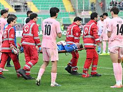 Infortunio JONATHAN KLINSMANN Del Cesena Durante La Partita Di Serie B Tra Palermo E Cesena Allo Stadio Renzo Barbera Di Palermo Italia Sabato 18 Aprile 2026 Calcio