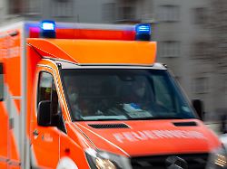 Mecklenburg-Vorpommern: Zwei Menschen nach Busunfall schwer verletzt