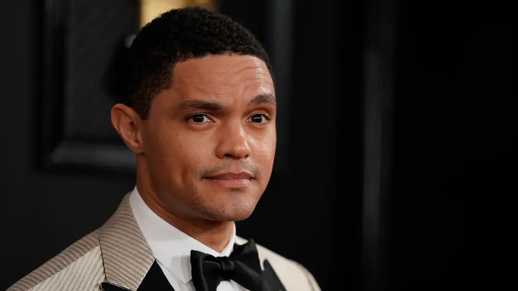 2020-01-27T012326Z-1006336783-HP1EG1R03V2VZ-RTRMADP-3-AWARDS-GRAMMYS