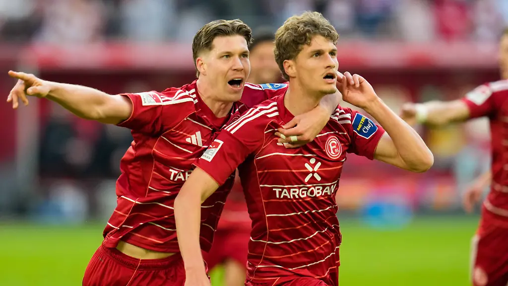 Cedric-Itten-Fortuna-Duesseldorf-13-and-Luca-Joachim-Raimund-Fortuna-Duesseldorf-7-celebrate-after-the-teams-third-goal-Fortuna-Duesseldorf-vs-SG-Dynamo-Dresden-2-Bundesliga-31-Spieltag-Saison-2025-2026-MERKUR-SPIEL-ARENA-GER-24-04-2026-DFL-REGULATIONS-PROHIBIT-ANY-USE-OF-PHOTOGRAPHS-AS-IMAGE-SEQUENCES-AND-OR-QUASI-VIDEO-Foto-HMB-Media-Scott-W-Coleman-Duesseldorf-MERKUR-SPIEL-ARENA-Nordrhein-Westfalen-GER-Copyright-xScottxW
