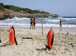 Drei Schwimmer in Not: Deutscher stirbt bei Rettungsversuch auf Mallorca