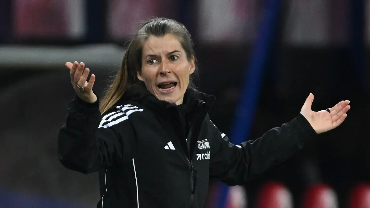 Soccer-Football-Bundesliga-RB-Leipzig-v-1-FC-Union-Berlin-Red-Bull-Arena-Leipzig-Germany-April-24-2026-1-FC-Union-Berlin-interim-coach-Marie-Louise-Eta-reacts-REUTERS-Annegret-Hilse-DFL-REGULATIONS-PROHIBIT-ANY-USE-OF-PHOTOGRAPHS-AS-IMAGE-SEQUENCES-AND-OR-QUASI-VIDEO