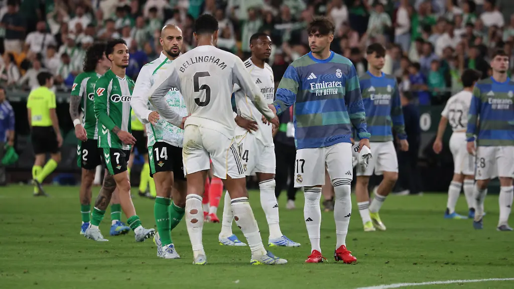 ESP-LaLiga-EA-Sports-Round-32-Real-Betis-v-Real-Madrid-Jude-Belligham-and-Asencio-of-Real-Madrid