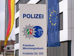 Nordrhein-Westfalen: Innenminister: Vorwürfe gegen Polizisten "wiegen schwer"