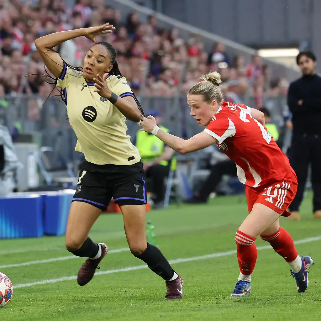 Soccer-Football-UEFA-Women-s-Champions-League-Semi-Final-First-Leg-Bayern-Munich-v-FC-Barcelona-Allianz-Arena-Munich-Germany-April-25-2026-Bayern-Munich-s-Franziska-Kett-fouls-FC-Barcelona-s-Salma-Paralluelo-REUTERS-Robin-Rudel