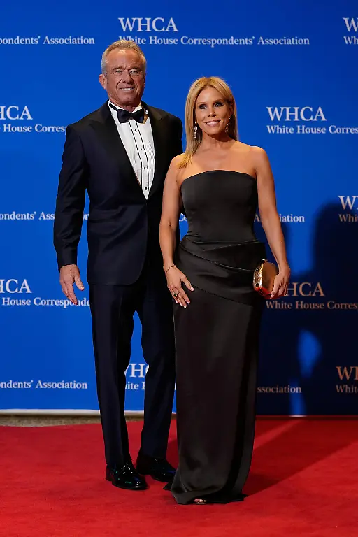 Health-and-Human-Services-Secretary-Robert-F-Kennedy-Jr-and-his-wife-Cheryl-Hines-pose-for-photographers-at-the-annual-White-House-Correspondents-Association-Dinner-Saturday-April-25-2026-in-Washington