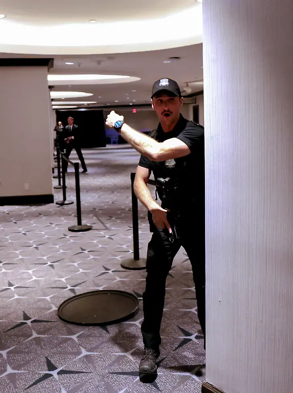 Security-officials-respond-as-a-shooter-opens-fire-during-the-annual-White-House-Correspondents-Association-dinner-in-Washington-D-C-U-S-April-25-2026