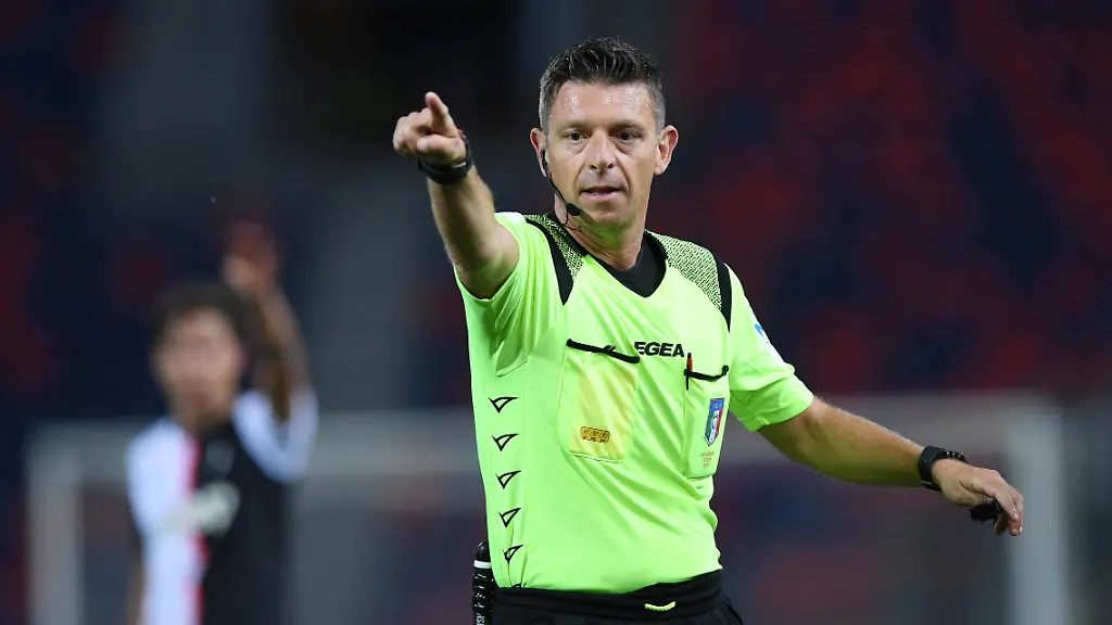 Soccer-Football-Serie-A-Bologna-v-Juventus-Stadio-Renato-Dall-Ara-Bologna-Italy-June-22-2020-Referee-Gianluca-Rocchi-as-play-resumes-behind-closed-doors-following-the-outbreak-of-the-coronavirus-disease-COVID-19-REUTERS-Jennifer-Lorenzini
