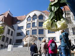 Thüringen: Gedenken an die Opfer des Amoklaufs am Gutenberg-Gymnasium