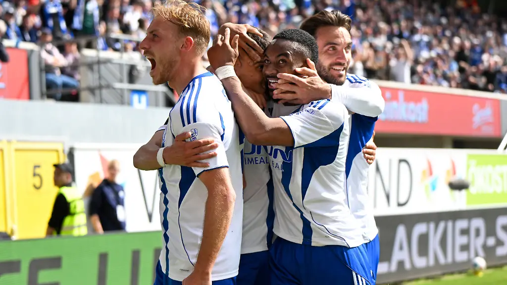 Paderborn-Home-Deluxe-Arena-26-04-26-GER-Herren-2-Bundesliga-Saison-2025-2026-SC-Paderborn-07-FC-Schalke-04-Bild-Dejan-LJUBICIC-Schalke-jubelt-nach-seinem-Tor-zum-2-3-DFL-regulations-prohibit-any-use-of-photographs-as-image-sequences-and-or-quasi-video
