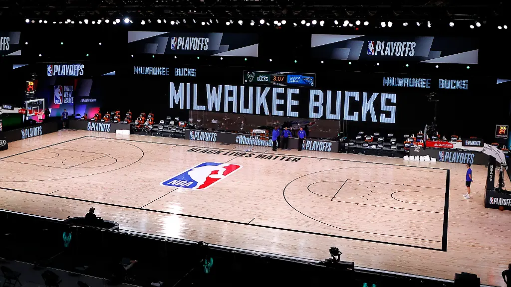 2020-08-26T201444Z-1234902194-NOCID-RTRMADP-3-NBA-PLAYOFFS-ORLANDO-MAGIC-AT-MILWAUKEE-BUCKS