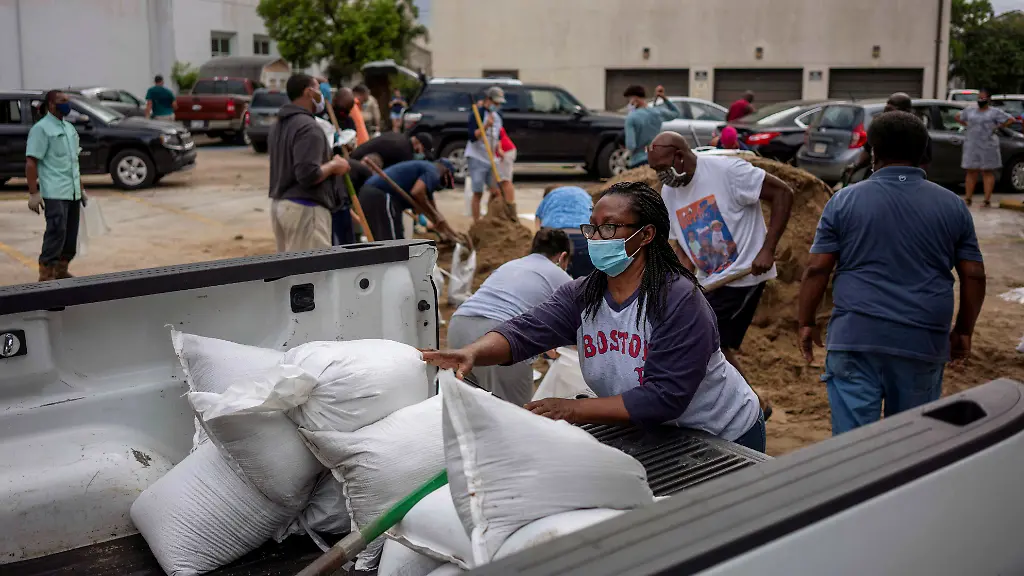 2020-08-25T171808Z-684258022-RC25LI9COZ94-RTRMADP-3-USA-STORMS-LAURAMARCO