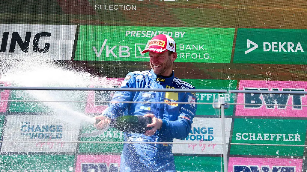 Grosser-Jubel-bei-Maro-Engel-ueber-den-Sieg-im-DTM-Sonntagslauf