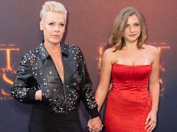 Seltener Red-Carpet-Auftritt: Pink bringt Tochter Willow ins Rampenlicht