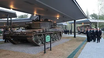 HG204SXboAAnlff (1)