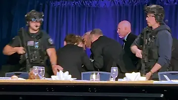 2026-04-26T042216Z_589939342_RC2KWKAQJ7QW_RTRMADP_3_USA-TRUMP-DINNER