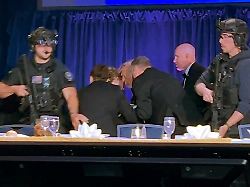 "Einfach völlig verrückt": Zauberer beschreibt wilde Szene mit Trump bei Anschlag