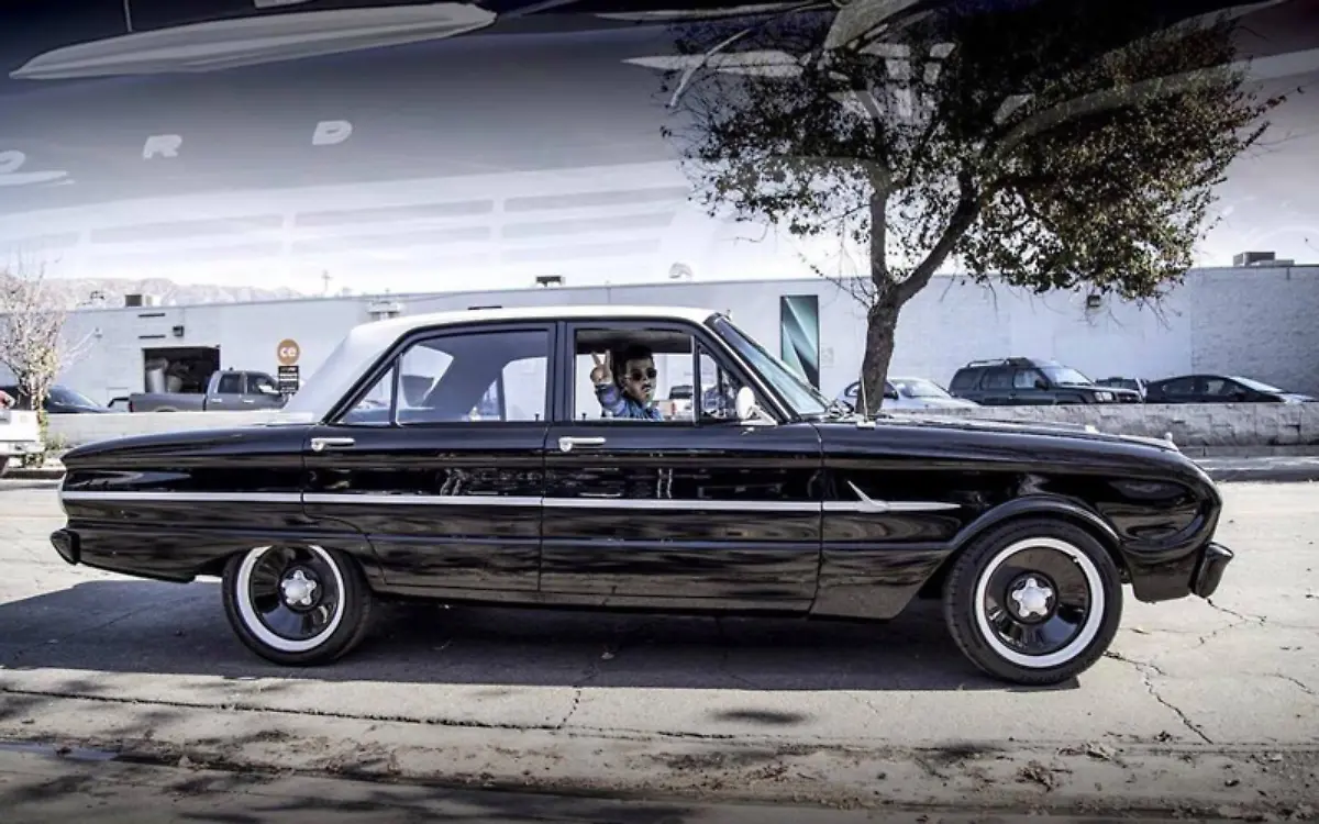 Joe-Jonas-Falcon-FB800