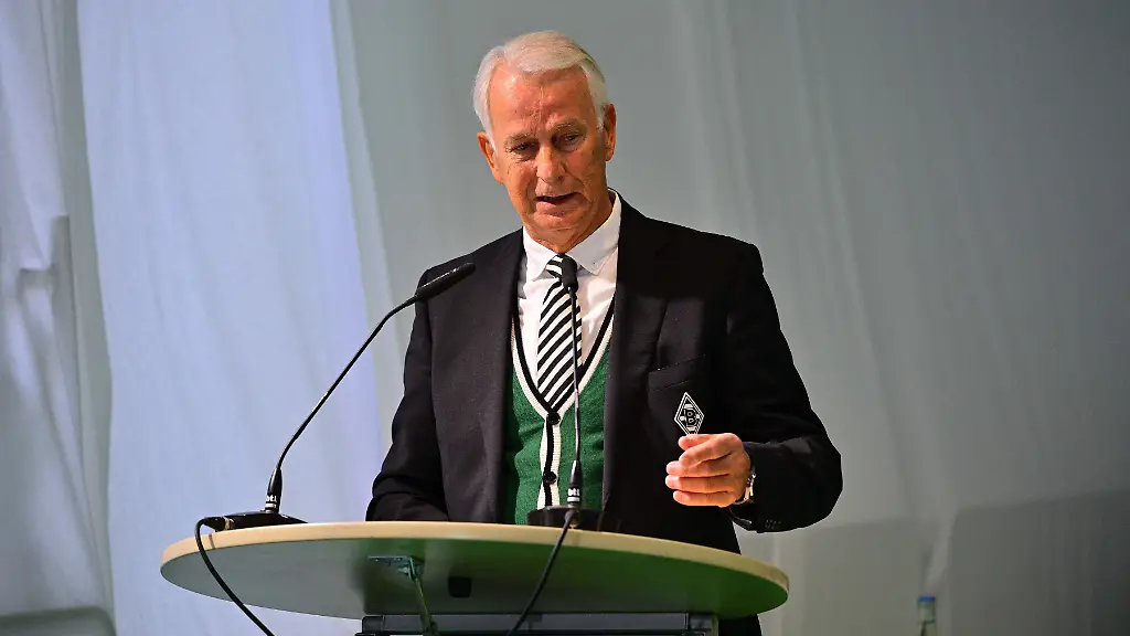27-04-2026-Moenchengladbach-Fussball-Herren-1-Fussball-Bundesliga-Saison-2025-2026-Mitgliederversammlung-Borussia-Moenchengladbach-Begruessung-durch-Rainer-Bonhof-Praesident-Gladbach-DFL-regulations-prohibit-any-use-of-photographs-as-image-sequences-and-or-quasi-video