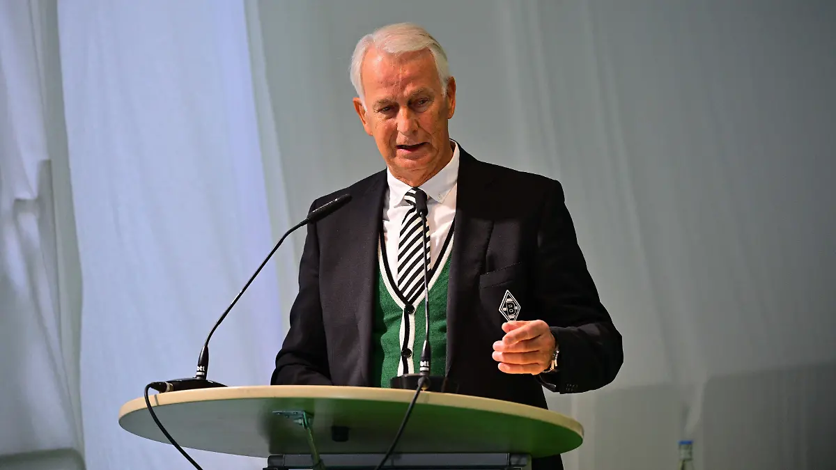 27-04-2026-Moenchengladbach-Fussball-Herren-1-Fussball-Bundesliga-Saison-2025-2026-Mitgliederversammlung-Borussia-Moenchengladbach-Begruessung-durch-Rainer-Bonhof-Praesident-Gladbach-DFL-regulations-prohibit-any-use-of-photographs-as-image-sequences-and-or-quasi-video