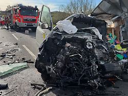 Bayern: Transportfahrer stirbt nach schwerem Frontalzusammenstoß