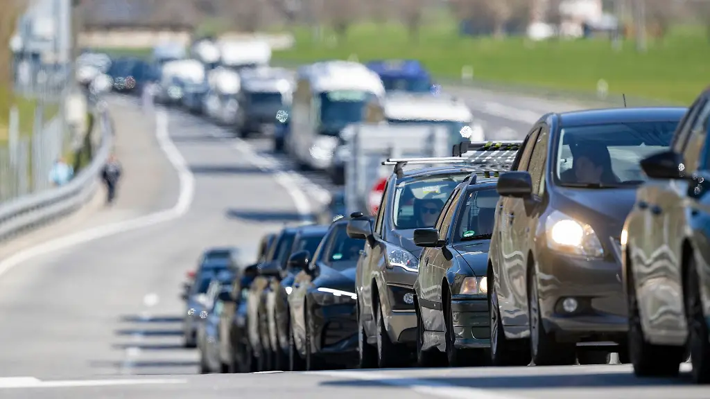 Der-ADAC-warnt-fuer-den-Donnerstag-vor-dem-1-Mai-vor-langen-Staus