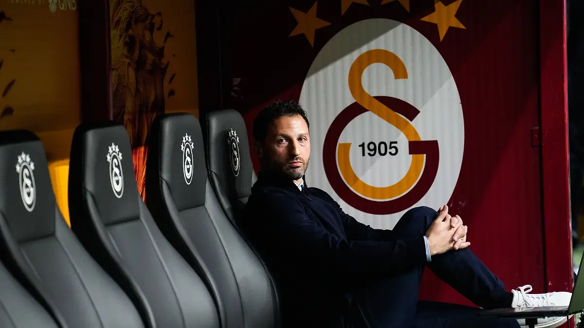 Galatasaray-SK-v-Fenerbahce-SK-Trendyol-Super-Lig-Manager-of-Fenerbahce-Domenico-Tedesco-looks-on-during-the-Trendyol-Super-League-match-between-Galatasaray-and-Fenerbahce-at-Rams-Park-in-Istanbul-Turkey-on-April-26-2026-Istanbul-Istanbul-Turkey-PUBLICATIONxNOTxINxFRA-Copyright-xYagizxGurtugx-originalFilename-gurtug-galatasa260426-npeM0