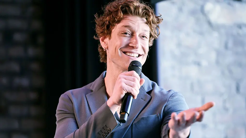 Schauspieler-und-Saenger-Daniel-Donskoy-stehe-im-August-in-der-Eroeffnungsproduktion-erstmals-auf-einer-deutschen-Theaterbuehne-berichtete-er-bei-der-Programmvorstellung