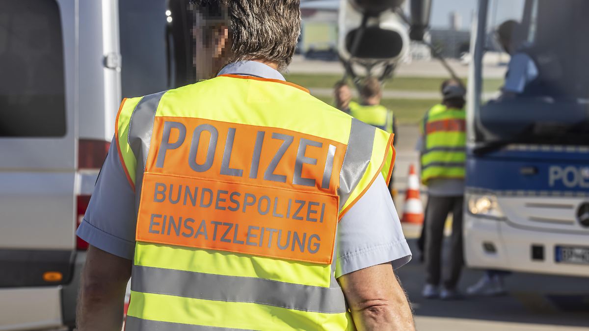 Linke übt scharfe Kritik: Bundesregierung schiebt 25 Kriminelle nach ...