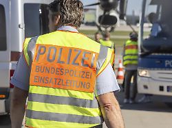 Linke übt scharfe Kritik: Bundesregierung schiebt 25 Kriminelle nach Afghanistan ab